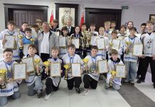 Юные хоккеисты из Борисова принимали поздравления за бронзу в республиканских соревнованиях