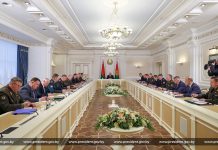 Президент Беларуси Александр Лукашенко собрал совещание по вопросам государственных программ вооружения и государственного оборонного заказа