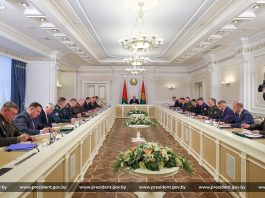 Президент Беларуси Александр Лукашенко собрал совещание по вопросам государственных программ вооружения и государственного оборонного заказа