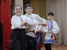 Конкурс беларускіх побытавых танцаў аб’яднаў танцораў вобласці ў Барысаве
