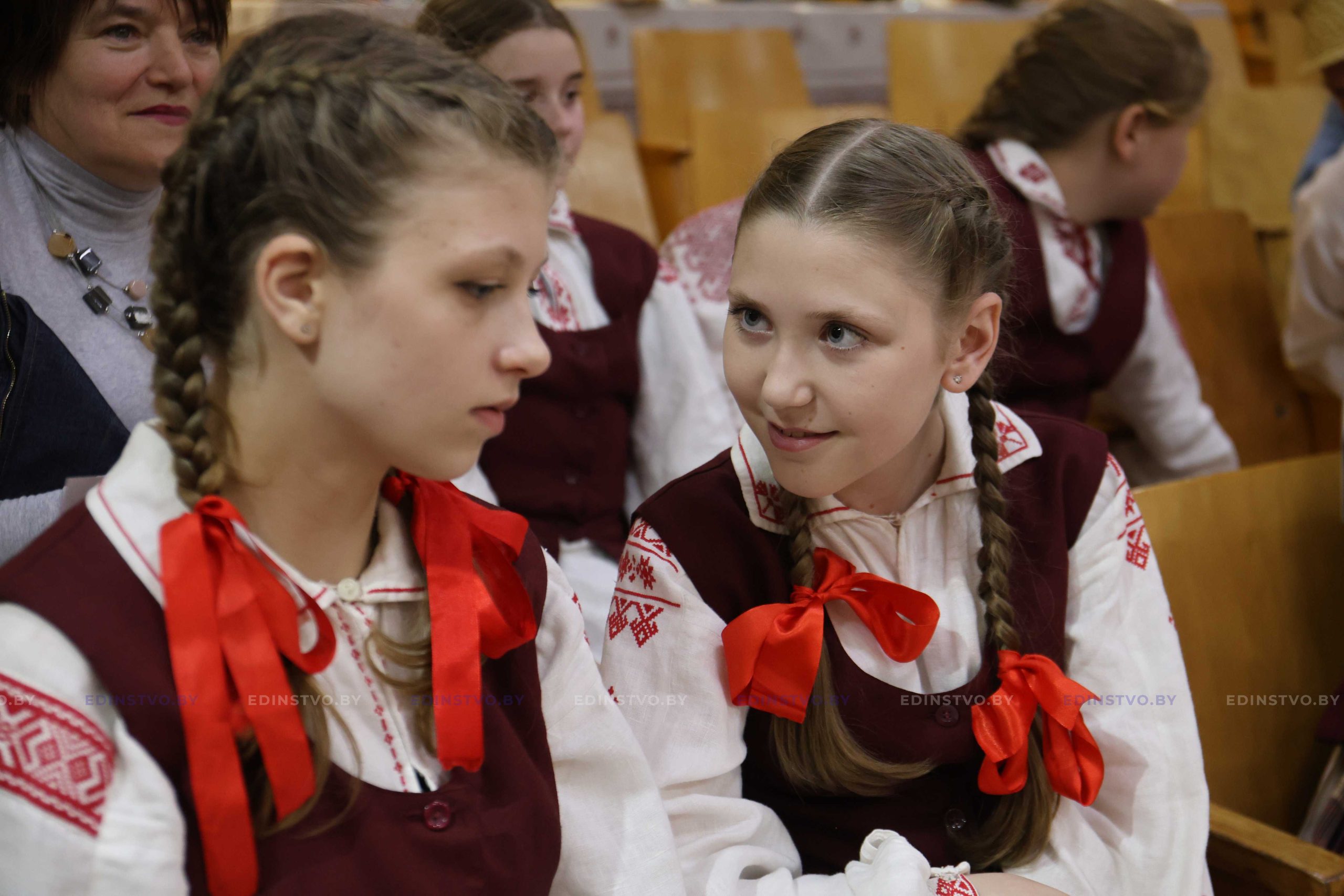 Конкурс беларускіх побытавых танцаў аб’яднаў танцораў вобласці ў Барысаве