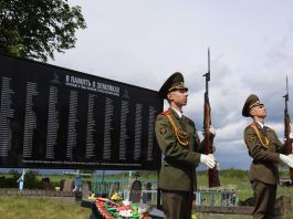 В Иканах открыли памятный знак с установленными фамилиями 318 расстрелянных и сожженных в годы Великой Отечественной войны мирных жителей