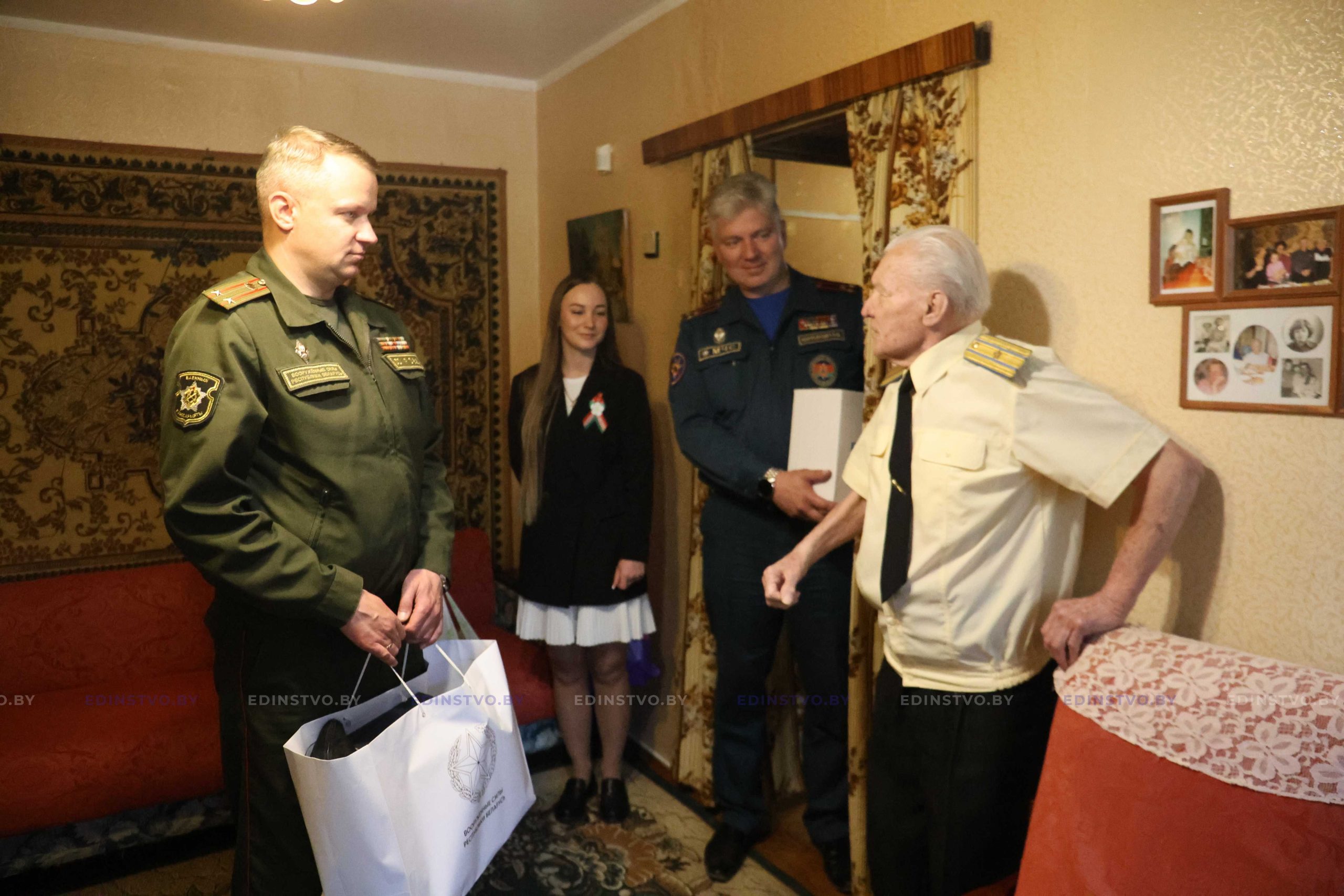 В Борисове в преддверии Дня Победы торжественно поздравили участников Великой Отечественной войны. ФОТОРЕПОРТАЖ