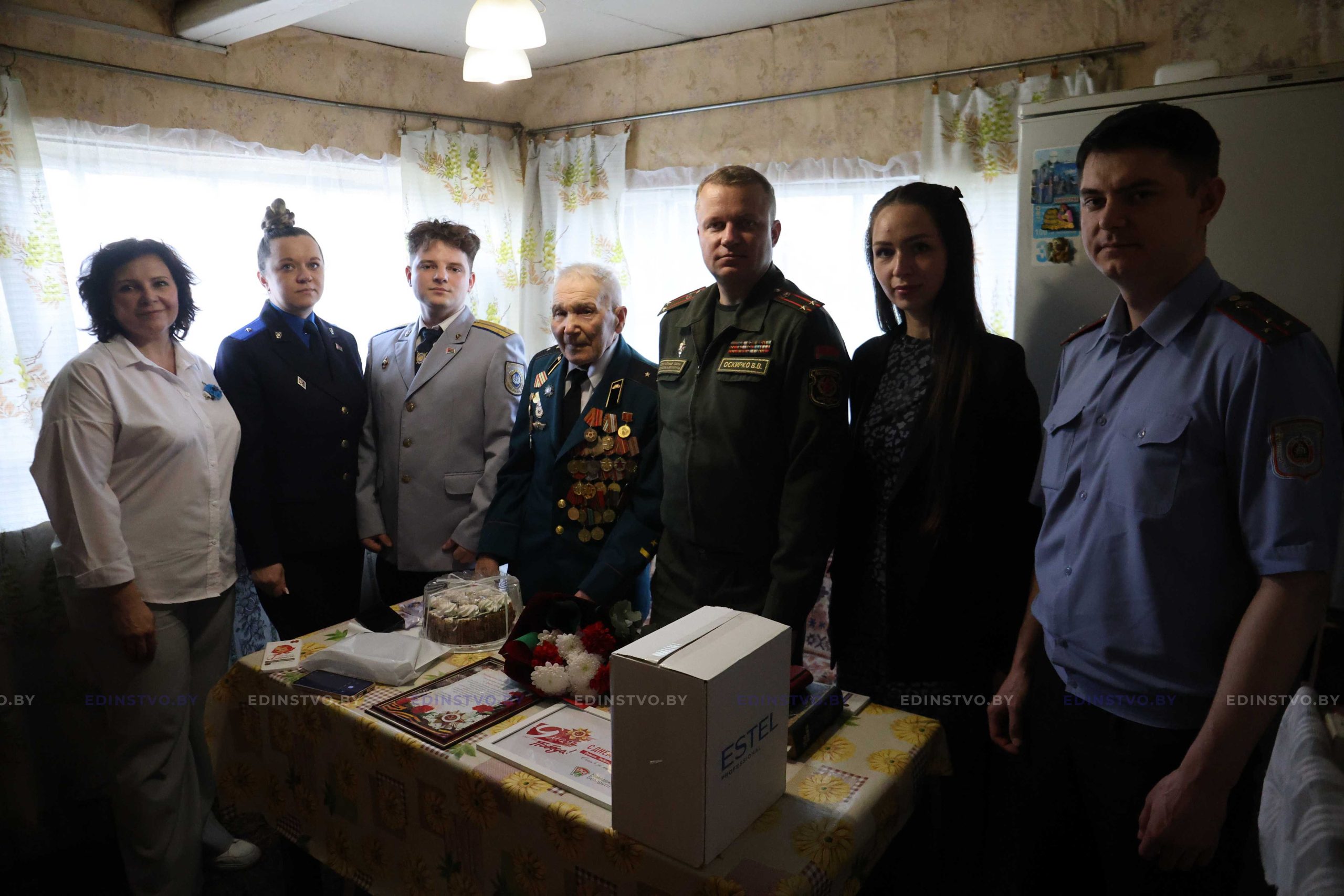 В Борисове в преддверии Дня Победы торжественно поздравили участников Великой Отечественной войны. ФОТОРЕПОРТАЖ