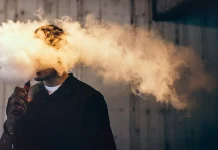 Почему вейпинг особенно опасен для подростков и как противостоять никотиновой зависимости