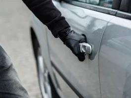 В Борисовском районе двое молодых людей угнали автомобиль со стоянки