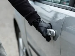 В Борисовском районе двое молодых людей угнали автомобиль со стоянки