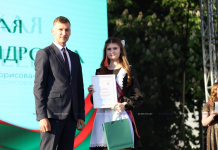 Торжественное шествие, прощальный вальс и баттл ди-джеев: какими моментами запомнился районный праздник «Выпускник-2026»