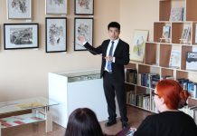 «Китайские мотивы»: работы художника Сюй Цзинаня демонстрируются в центральной библиотеке