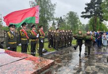 В преддверии Дня Победы у памятников и мемориалов в Борисове прошли церемонии возложения цветов
