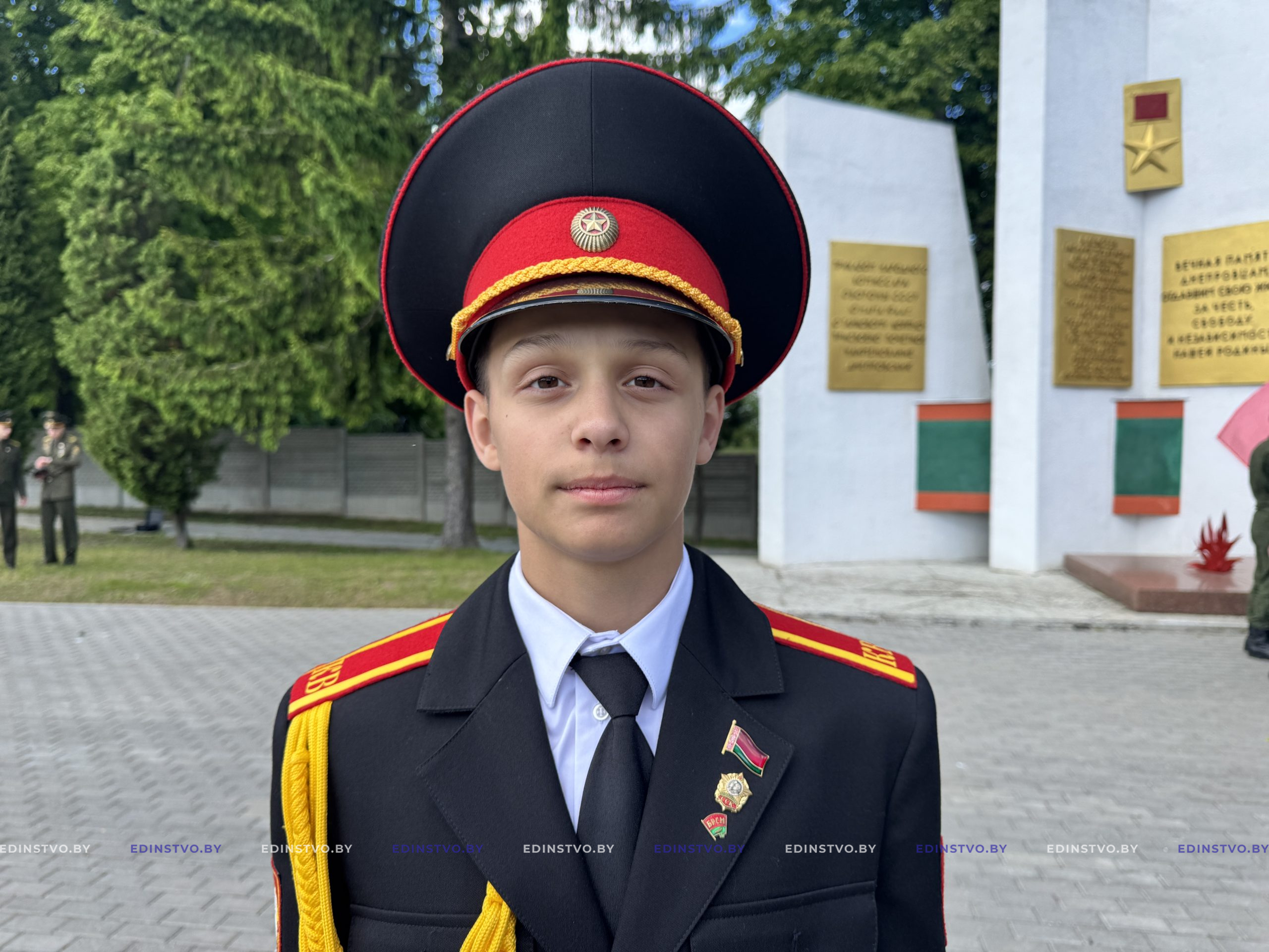 На базе группы артиллерии СЗОК начался учебно-полевой сбор для кадет и суворовцев. Побывали на открытии