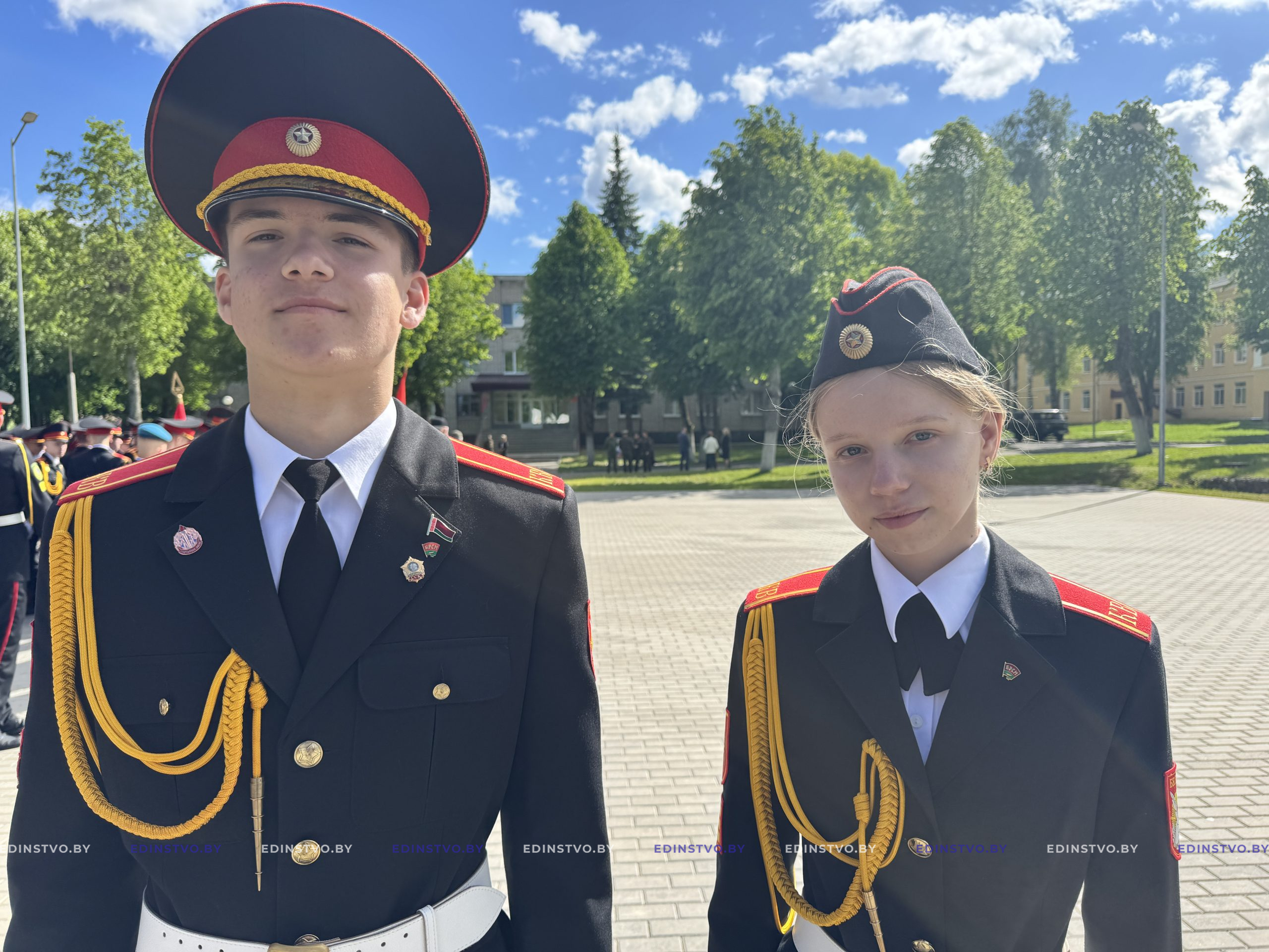 На базе группы артиллерии СЗОК начался учебно-полевой сбор для кадет и суворовцев. Побывали на открытии