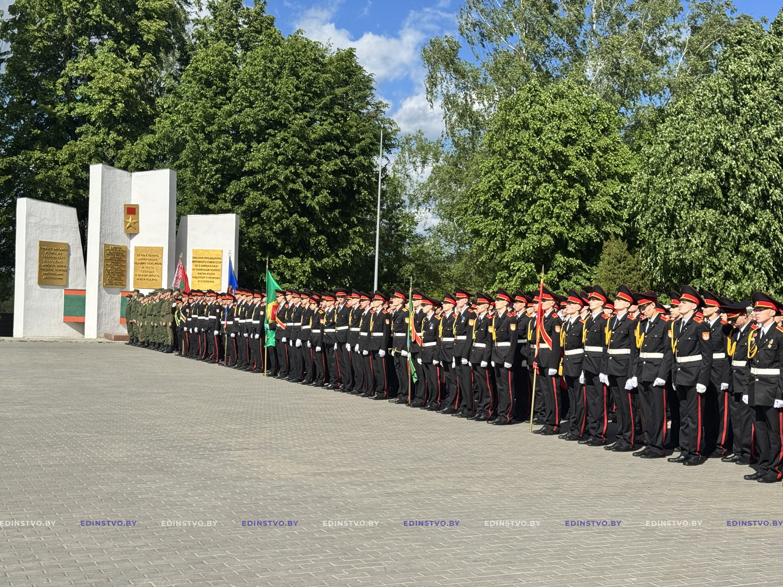 На базе группы артиллерии СЗОК начался учебно-полевой сбор для кадет и суворовцев. Побывали на открытии