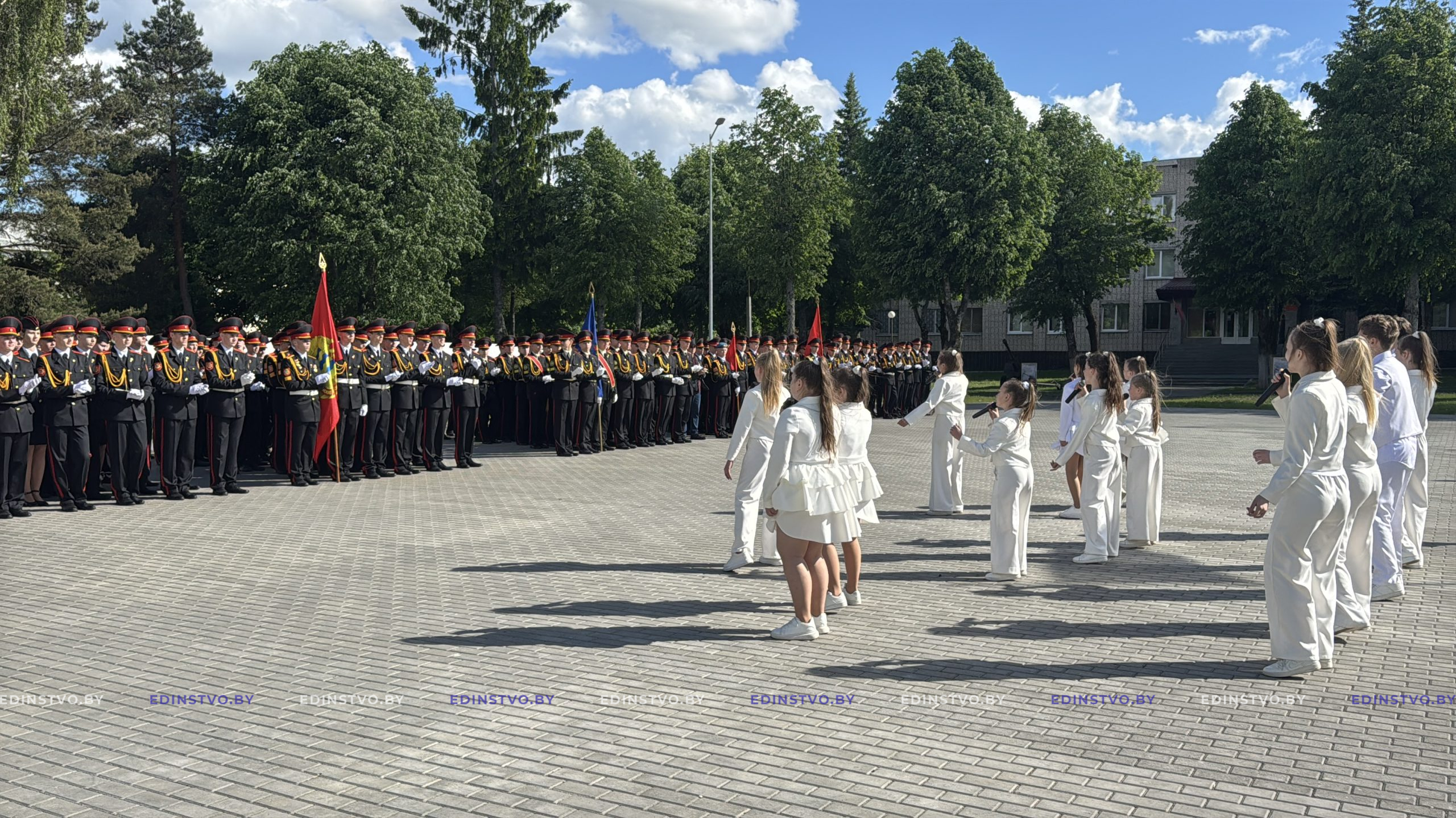 На базе группы артиллерии СЗОК начался учебно-полевой сбор для кадет и суворовцев. Побывали на открытии