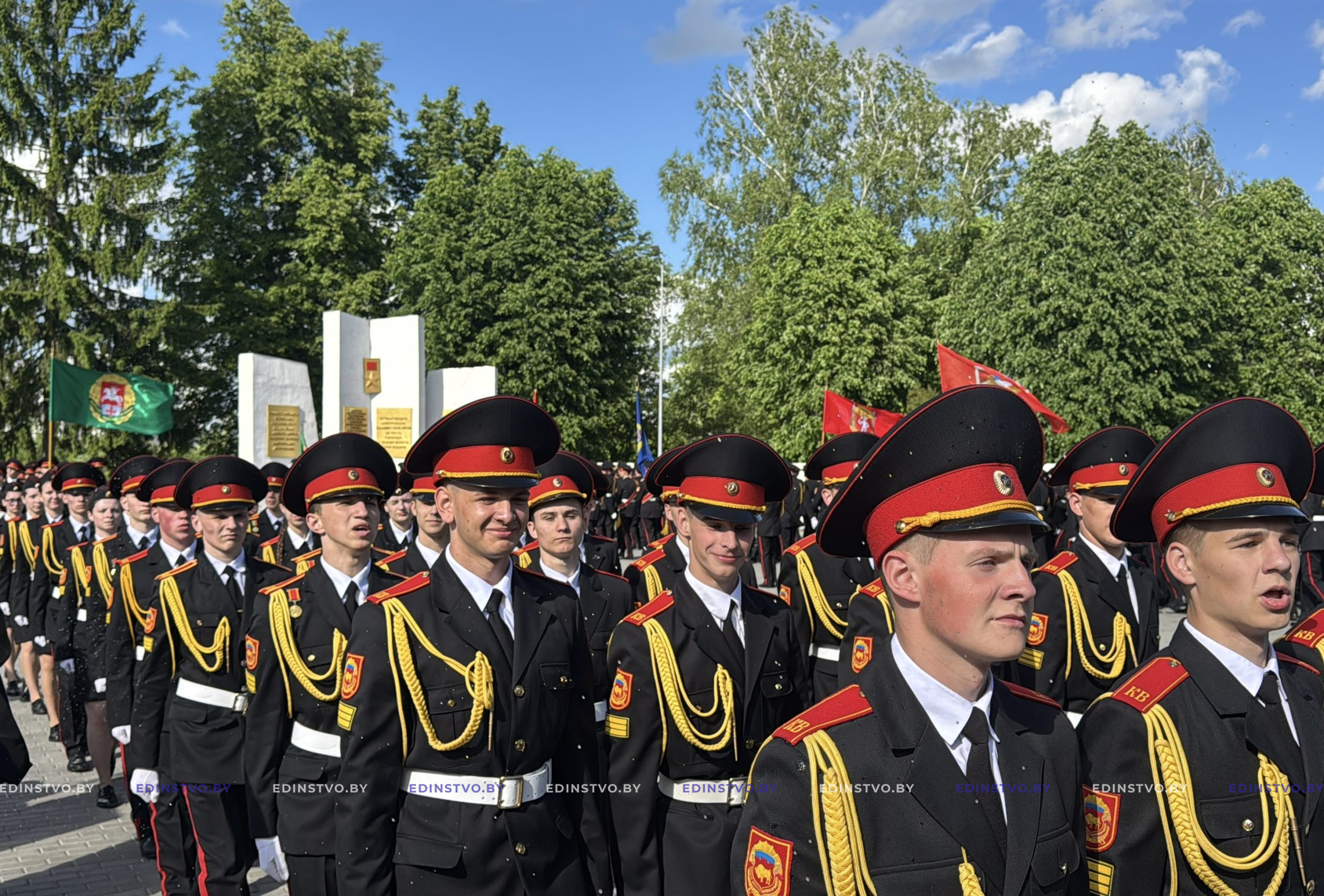 На базе группы артиллерии СЗОК начался учебно-полевой сбор для кадет и суворовцев. Побывали на открытии