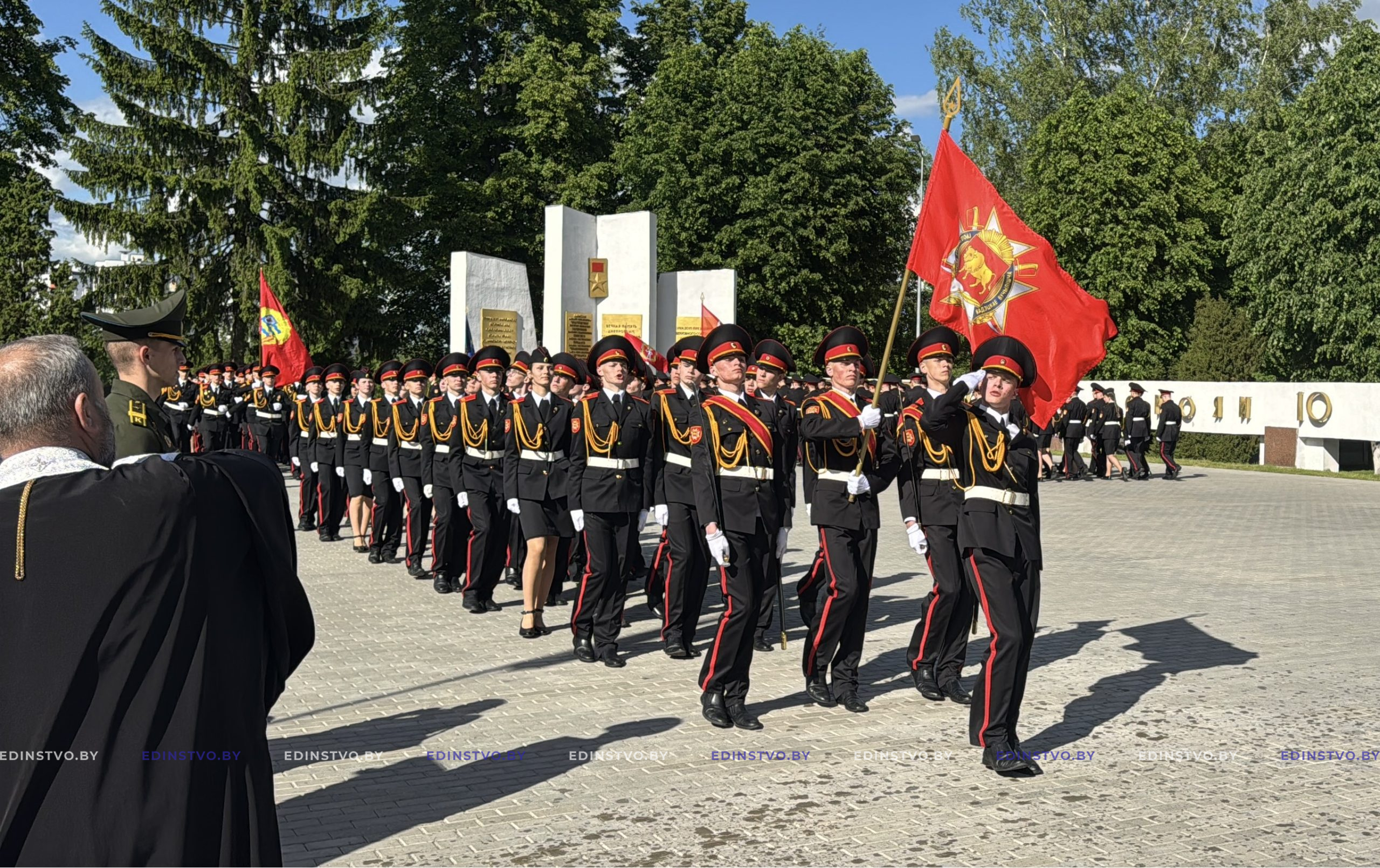 На базе группы артиллерии СЗОК начался учебно-полевой сбор для кадет и суворовцев. Побывали на открытии