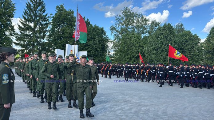 На базе группы артиллерии СЗОК начался учебно-полевой сбор для кадет и суворовцев. Побывали на открытии