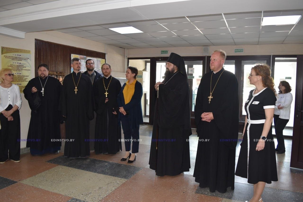 В Борисове с участием владыки Амвросия открылась масштабная фотовыставка «Литургия с Патриархом»
