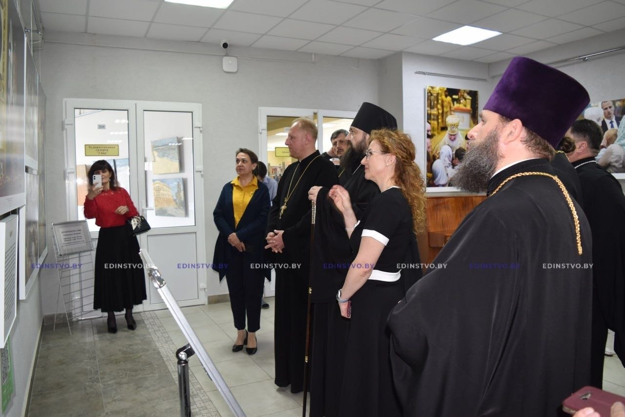 В Борисове с участием владыки Амвросия открылась масштабная фотовыставка «Литургия с Патриархом»