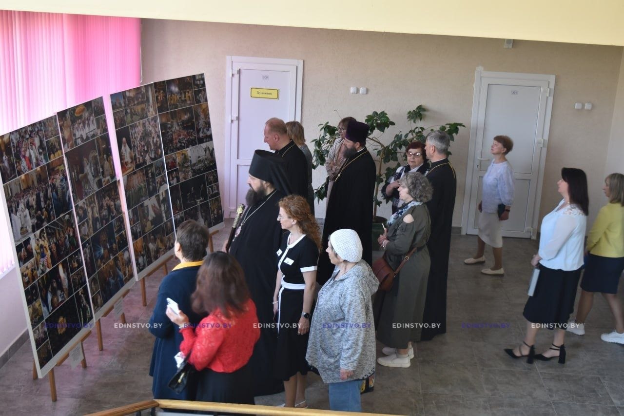 В Борисове с участием владыки Амвросия открылась масштабная фотовыставка «Литургия с Патриархом»