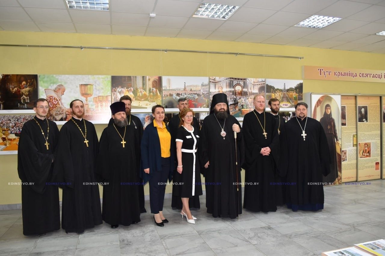 В Борисове с участием владыки Амвросия открылась масштабная фотовыставка «Литургия с Патриархом»