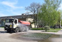 Озеленители УП «Жилье» продолжают создавать красоту на улицах Борисова