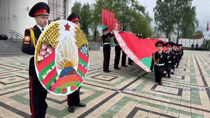 В Борисове прошло мероприятие по чествованию государственных символов Республики Беларусь. Фоторепортаж с праздника В Борисове прошло мероприятие по чествованию государственных символов Республики Беларусь. Фоторепортаж с праздника