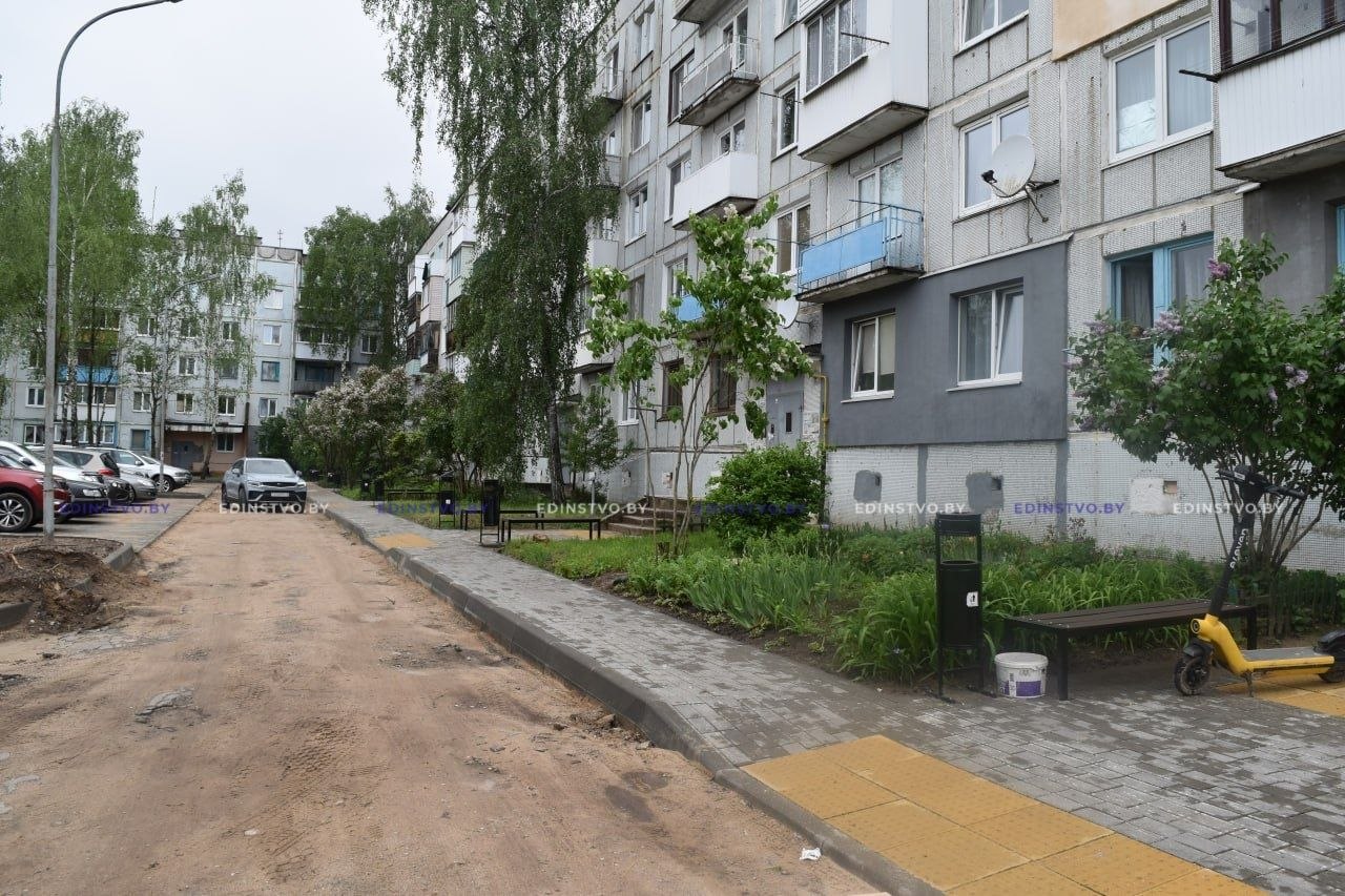 Преображение общего двора трех пятиэтажек на ул. Серебренникова в Борисове