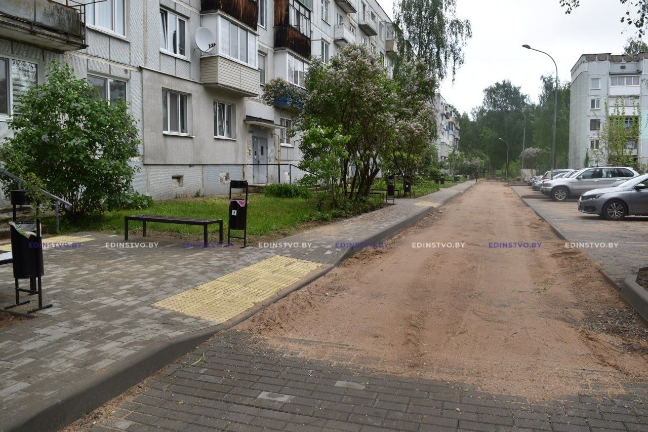 Преображение общего двора трех пятиэтажек на ул. Серебренникова в Борисове