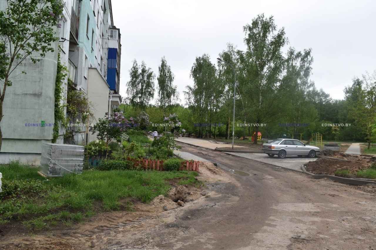 Преображение общего двора трех пятиэтажек на ул. Серебренникова в Борисове