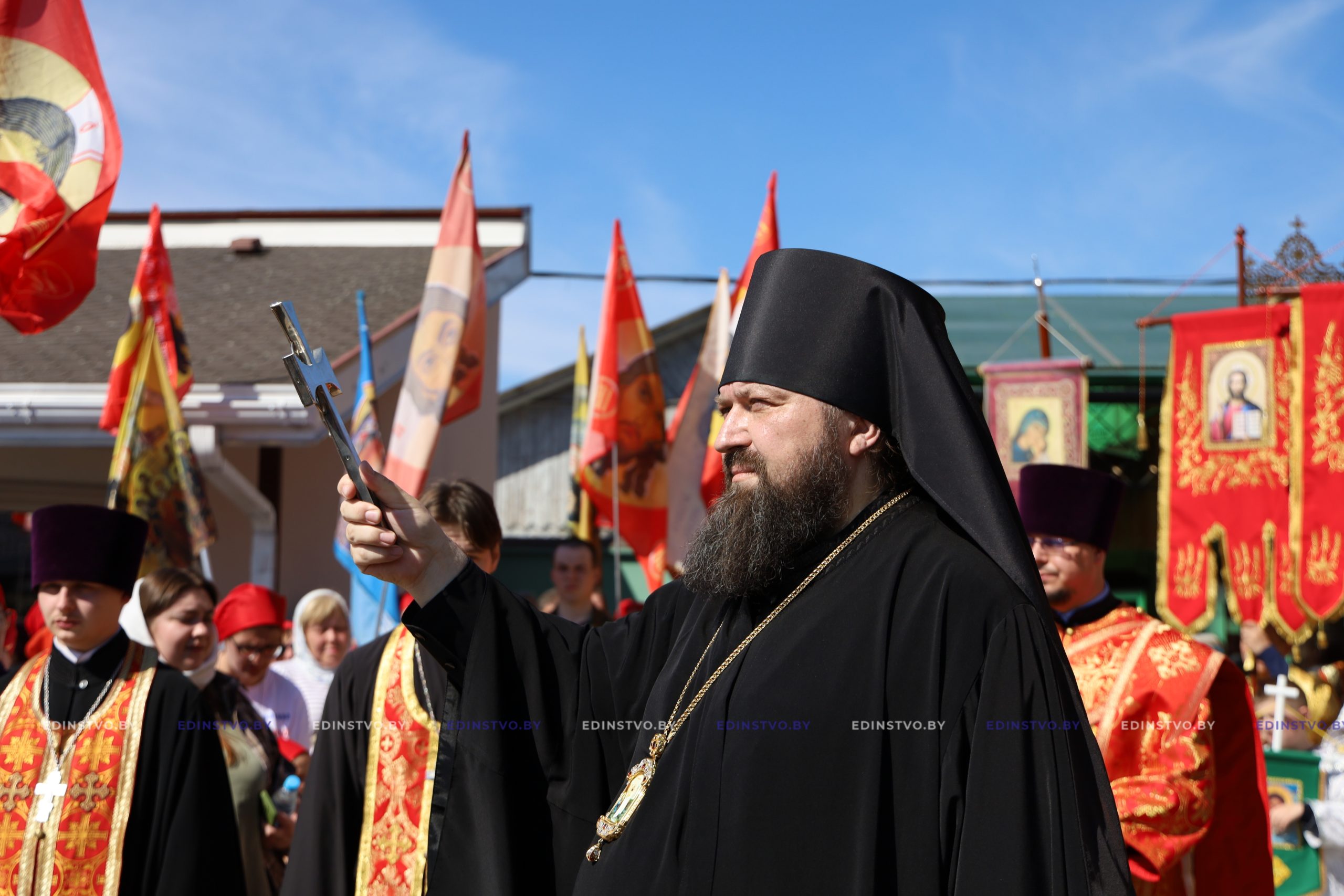 Пасхальный общеепархиальный Крестный ход прибыл в Борисов