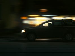 В Борисове двое молодых людей «покатались» на угнанном авто. Еще один — разбил стекло в административном здании В Борисове двое молодых людей «покатались» на угнанном авто. Еще один — разбил стекло в административном здании
