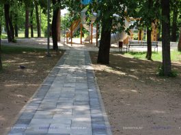 Аттракционы, зоны отдыха и фонтан: обновление городского парка в Борисове продолжается Аттракционы, зоны отдыха и фонтан: обновление городского парка в Борисове продолжается