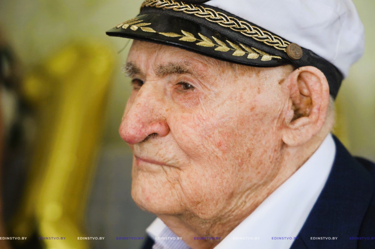 В Борисове со 100-летним юбилеем поздравили участника Великой Отечественной войны Ивана Косяченко
