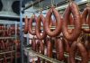 В Минской области за грубые нарушения приостановлена деятельность мясоперерабатывающего предприятия потребкооперации