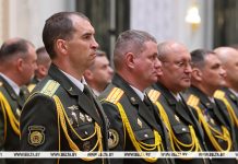 Александр Лукашенко вручил генеральские погоны высшему офицерскому составу
