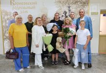 В Борисовском роддоме семье Калиновых вручили «Бацькаву кашулю»