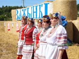 Первый сноп и каравай нового урожая: районный праздник «Зажынкі» на Борисовщине