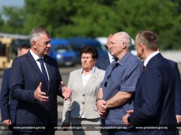 Александр Лукашенко во время рабочей поездки в Шкловский район посещает реконструируемый комплекс зданий ремонтных мастерских