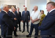 Александр Лукашенко совершил рабочую поездку в Брест, где посетил электроламповый завод