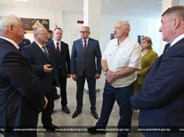 Александр Лукашенко совершил рабочую поездку в Брест, где посетил электроламповый завод