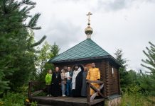 Владыка Амвросий наградил борисовского мецената Владимира Слесарева медалью Марьиногорской иконы Божией Матери