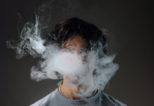 Открывать окна — недостаточно. Объясняем, почему пассивное курение очень опасно 