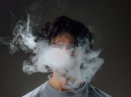 Открывать окна — недостаточно. Объясняем, почему пассивное курение очень опасно