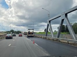 Фотофакт. В Борисове на старой части автомобильного моста через Березину заасфальтировали одну из полос