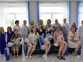 В Борисовском роддоме чествовали мам, чьи малыши появились на свет в День Независимости