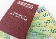 Положена ли доплата к зарплате после достижения пенсионного возраста, если работник продолжает трудиться во вредных условиях