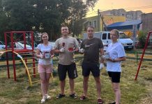 Члены Молодежного совета и работники УП «Жилье» обновили детскую площадку в Борисове