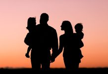 Пособие семьям на детей в возрасте от 3 до 18 лет: условия, размер и порядок назначения
