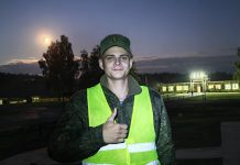 В условиях ограниченной видимости: курсанты 307-й гвардейской школы отработали ночное вождение БТР-80